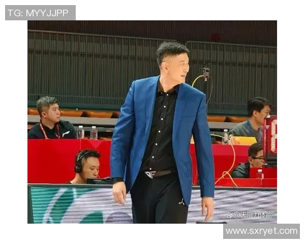 总算来了！广东队“万能内线”打爆一切对手，杜锋亲身保驾护航！